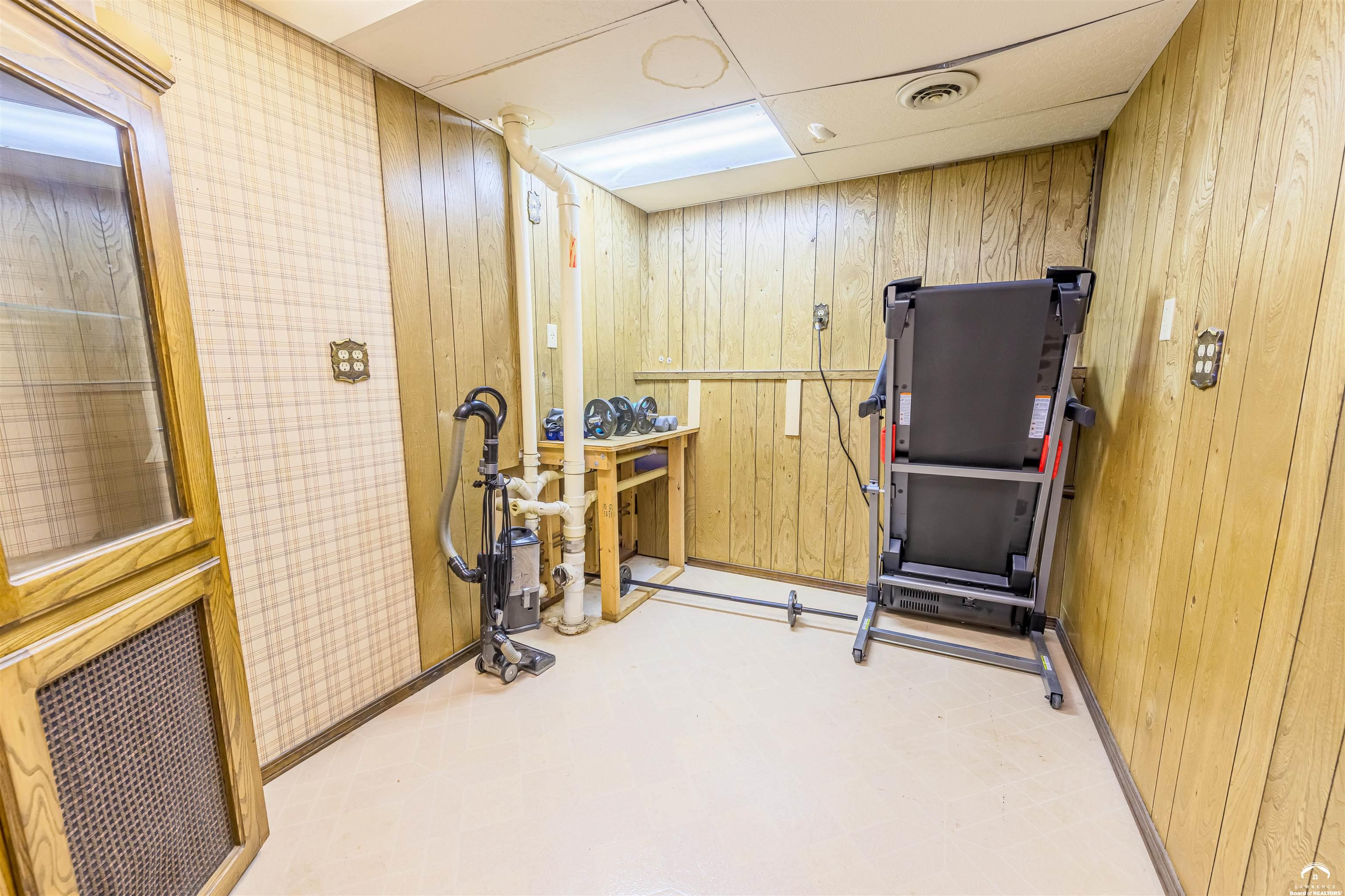 302 Providence Road Lawrence, KS 66049 - Photo 45 of 48