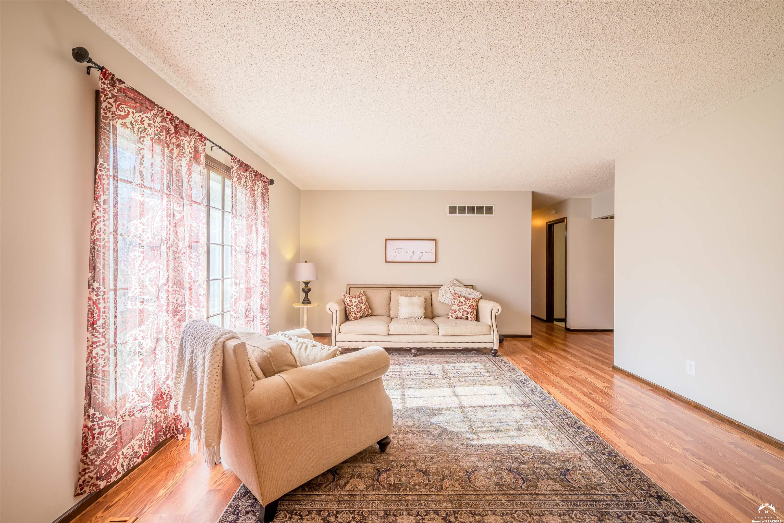 302 Providence Road Lawrence, KS 66049 - Photo 6 of 48