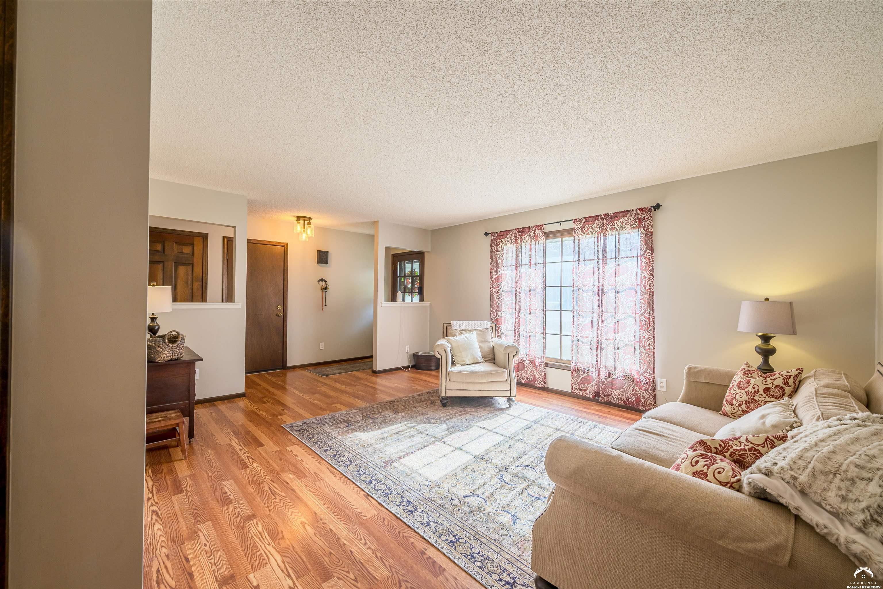 302 Providence Road Lawrence, KS 66049 - Photo 7 of 48