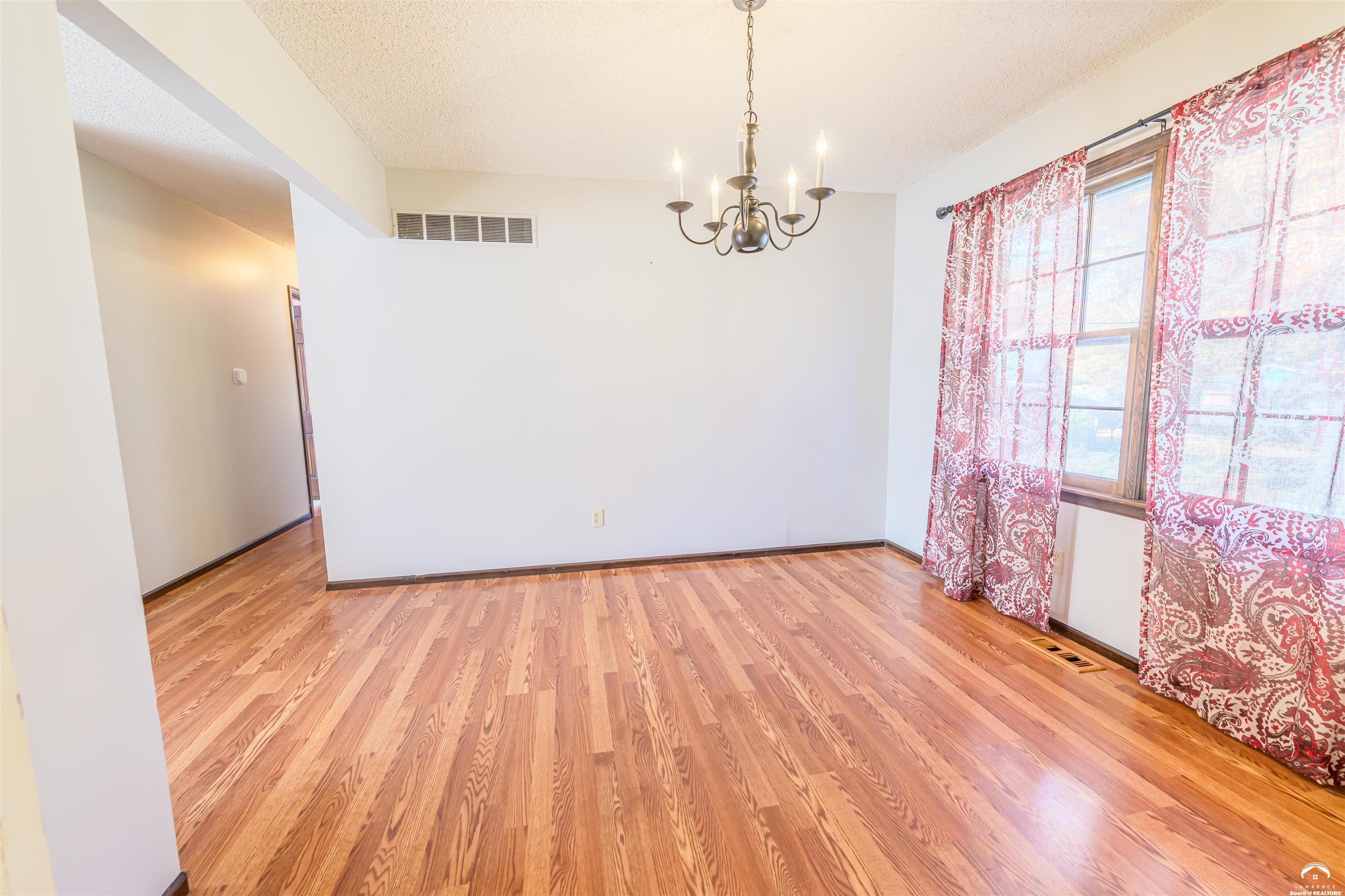 302 Providence Road Lawrence, KS 66049 - Photo 10 of 48