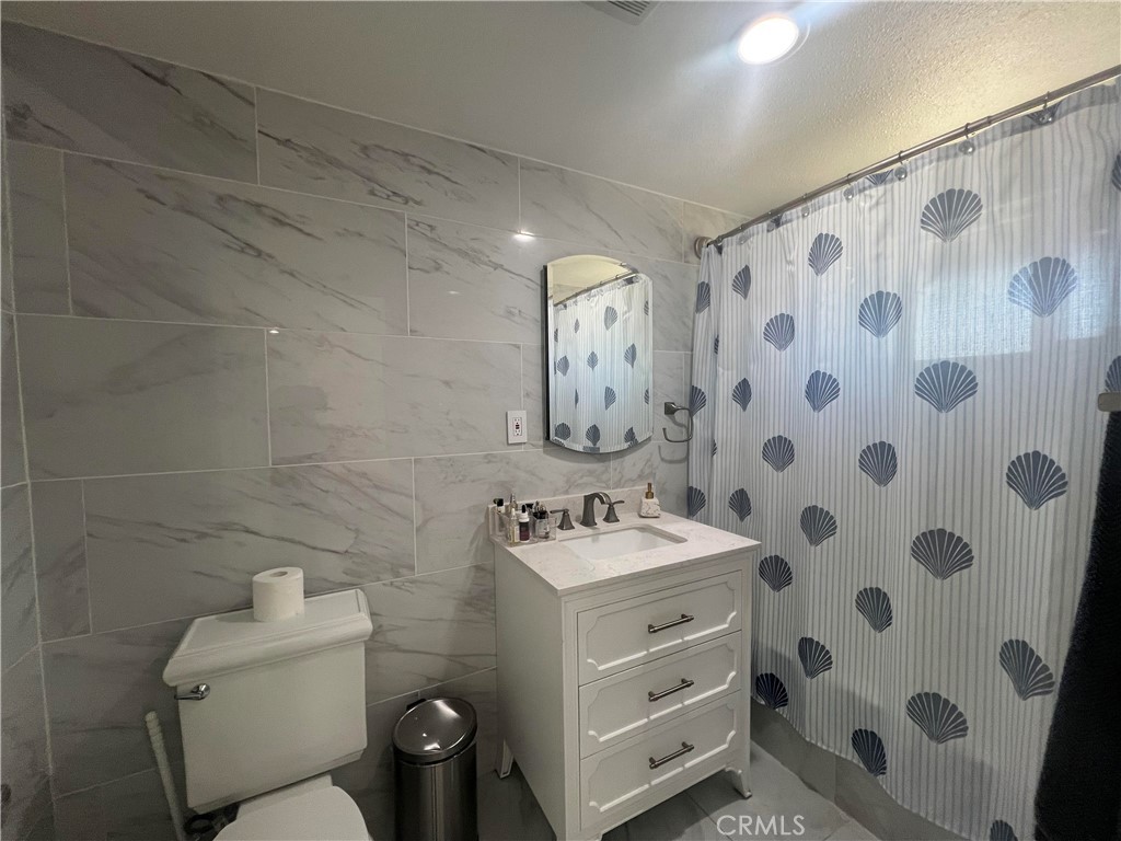 19449 Lurelane Street Rialto, CA 92376 - Photo 15 of 15 bathroom
