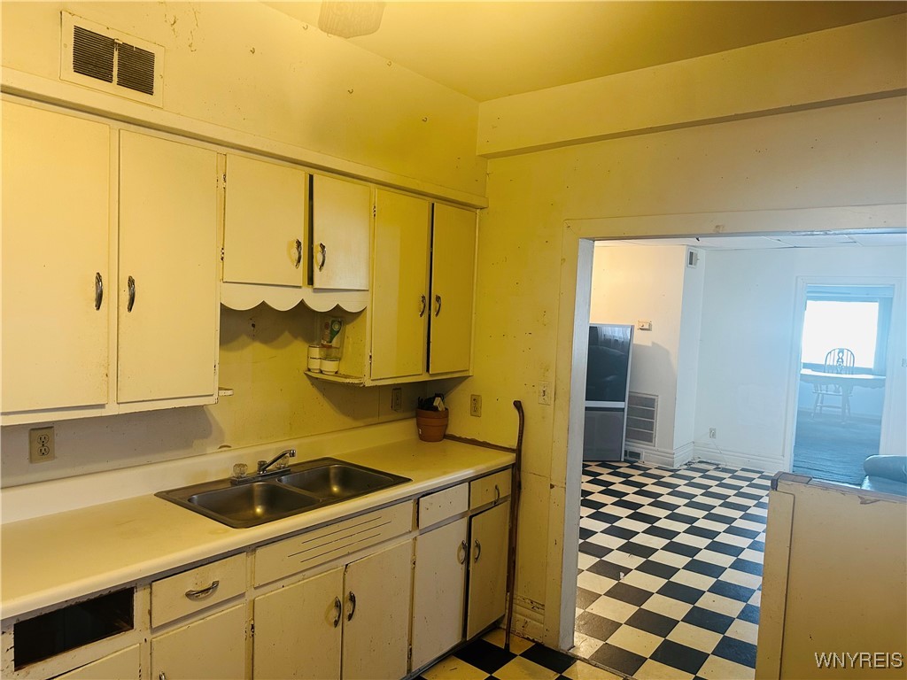 1677 Main Street Buffalo, NY 14209 - Photo 6 of 18