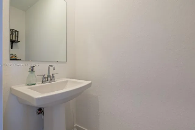 $2,400 | 1014 Southeast 23rd Avenue, Homestead, FL 33035