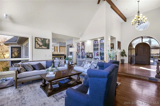 $1,250,000 | 126 West Cross Fox Trail, Camdenton, MO 65020