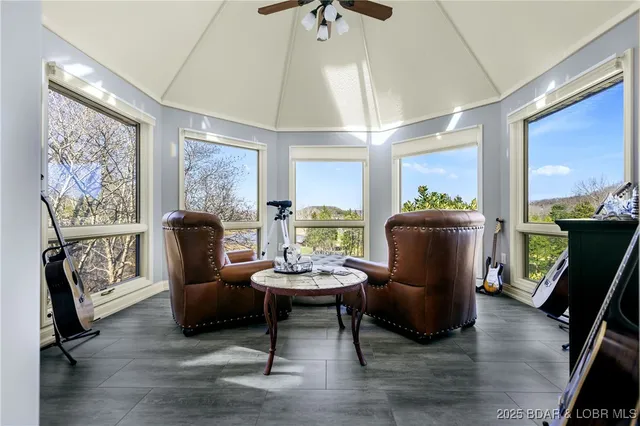 $1,250,000 | 126 West Cross Fox Trail, Camdenton, MO 65020