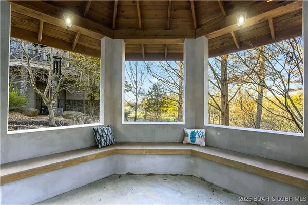 $1,250,000 | 126 West Cross Fox Trail, Camdenton, MO 65020