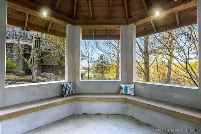 $1,250,000 | 126 West Cross Fox Trail, Camdenton, MO 65020