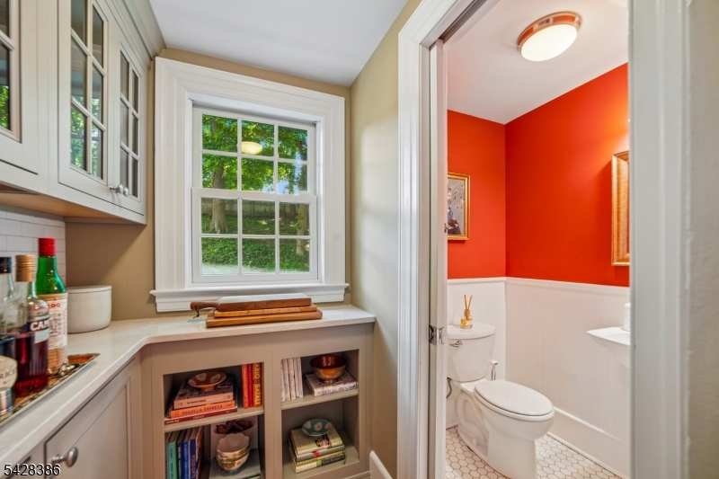 148 Beekman Road Summit, NJ 07901 - Photo 10 of 31