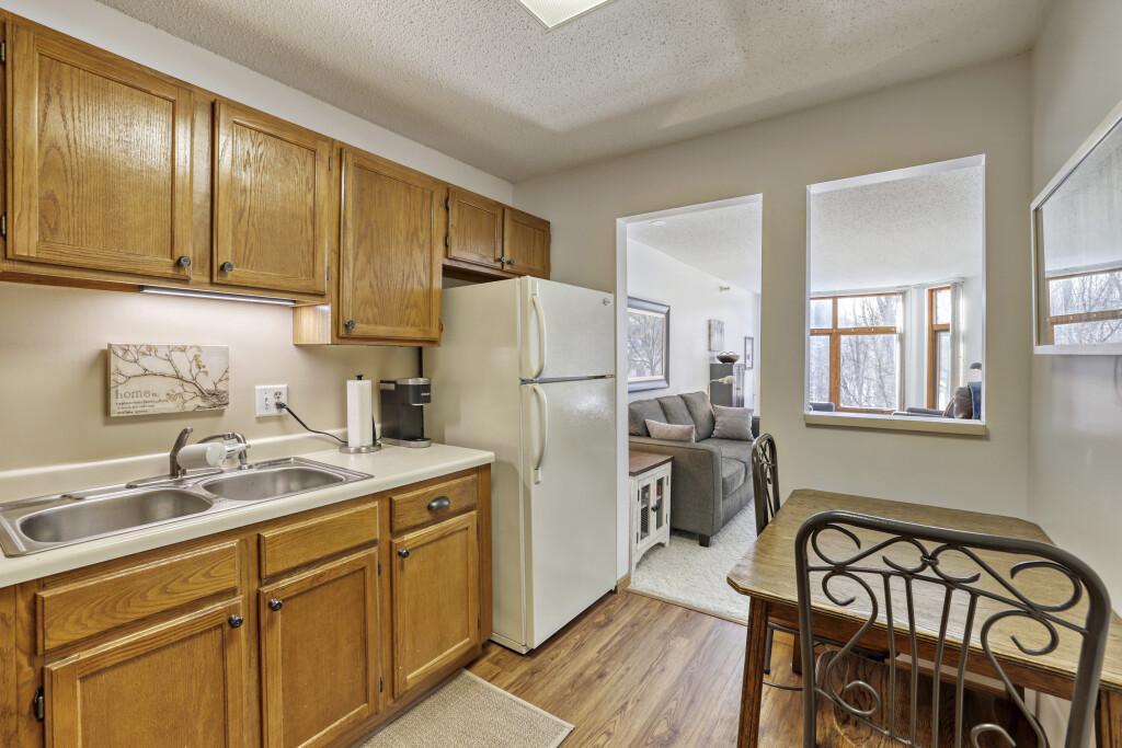 500 County B Road West, Unit 202 Roseville, MN 55113 - Photo 11 of 28