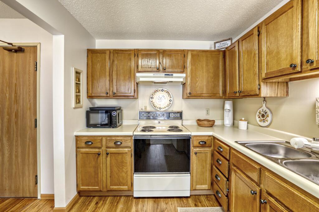 500 County B Road West, Unit 202 Roseville, MN 55113 - Photo 12 of 28