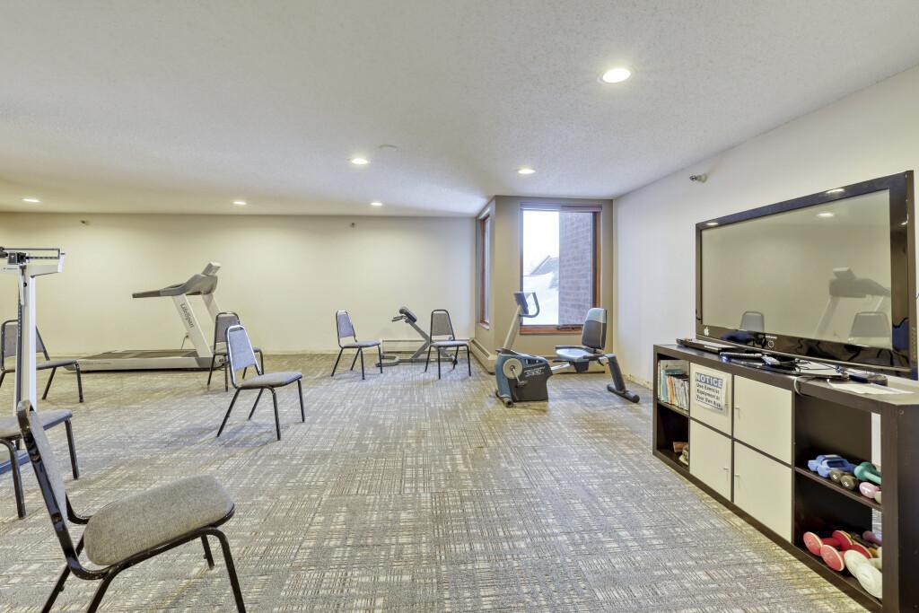 500 County B Road West, Unit 202 Roseville, MN 55113 - Photo 24 of 28