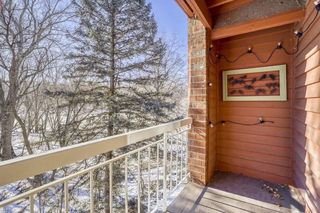 500 County B Road West, Unit 202 Roseville, MN 55113 - Photo 5 of 28