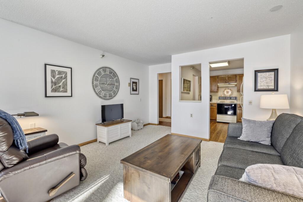 500 County B Road West, Unit 202 Roseville, MN 55113 - Photo 9 of 28