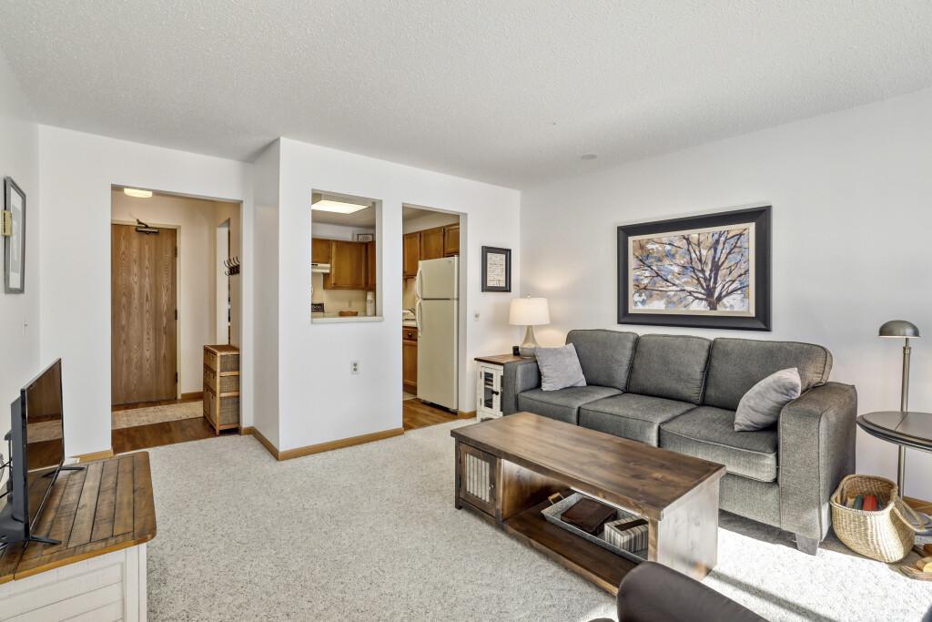 500 County B Road West, Unit 202 Roseville, MN 55113 - Photo 10 of 28