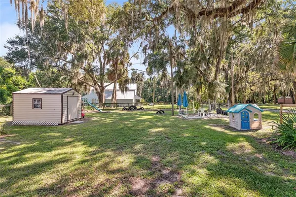 a view of back yard of the house