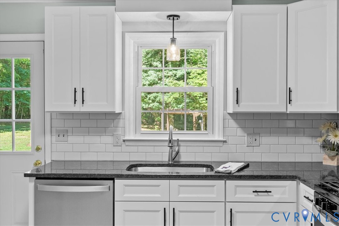 2829 Winningham Road Crewe, VA 23930 - Photo 8 of 45