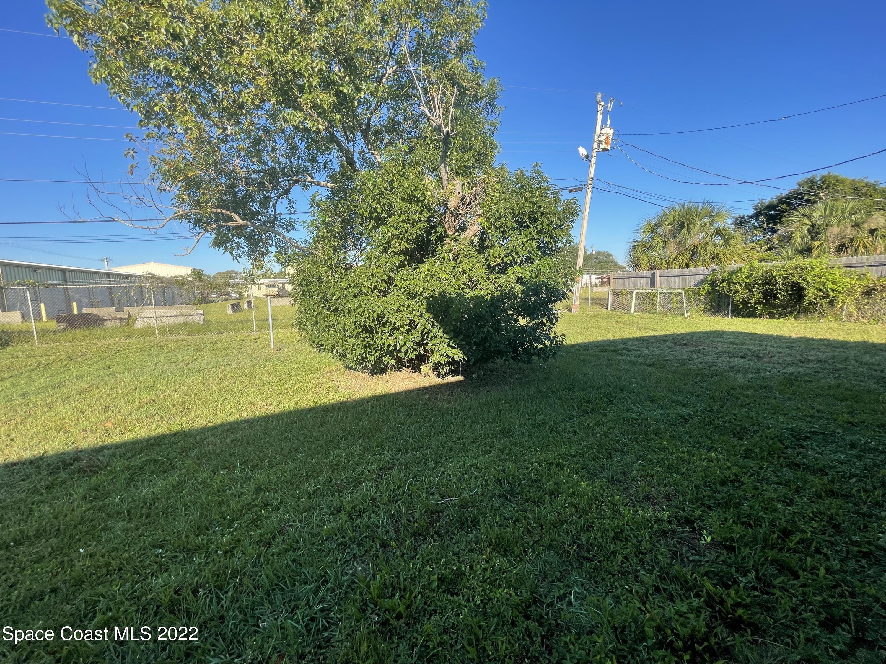 305 Prospect Avenue Cocoa, FL 32922 - Photo 24 of 25 a view of a garden with a house
