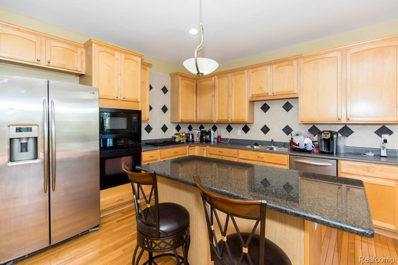 41737 Mitchell Road Novi, MI 48377 - Photo 17 of 53 17.jpg