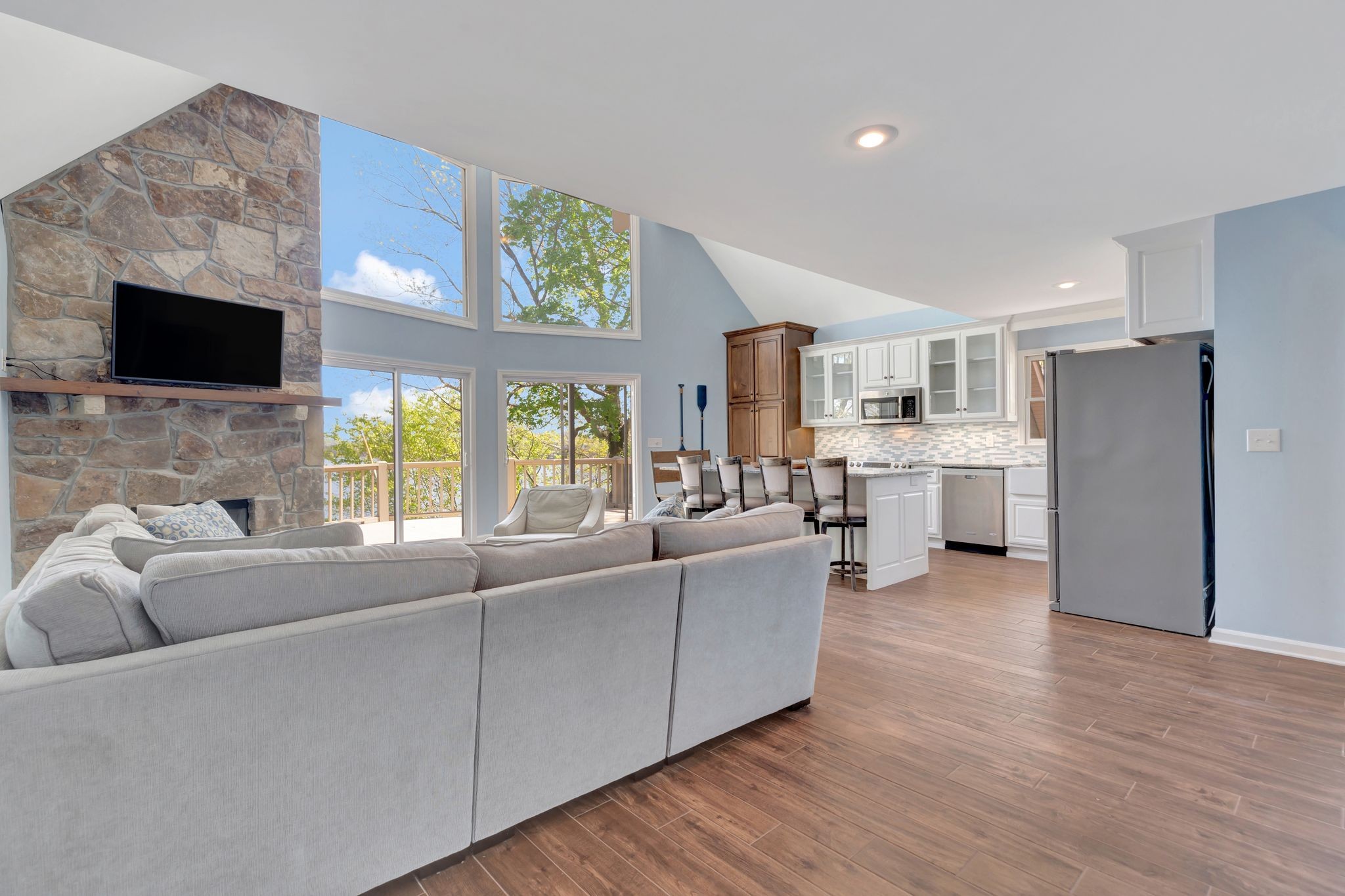 668 Bluff Drive Winchester, TN 37398 - Photo 20 of 55 a living room with furniture and a flat screen tv
