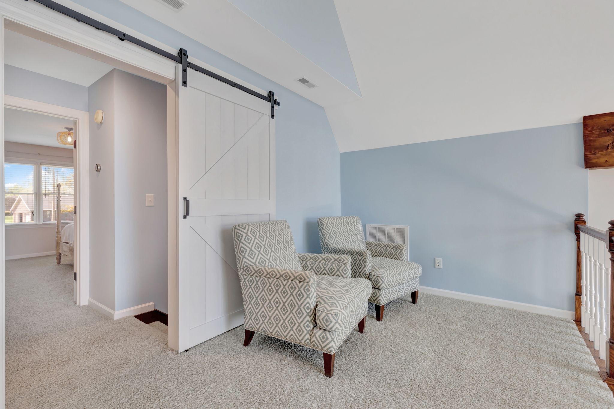 668 Bluff Drive Winchester, TN 37398 - Photo 35 of 55 a living room with furniture and a ceiling fan