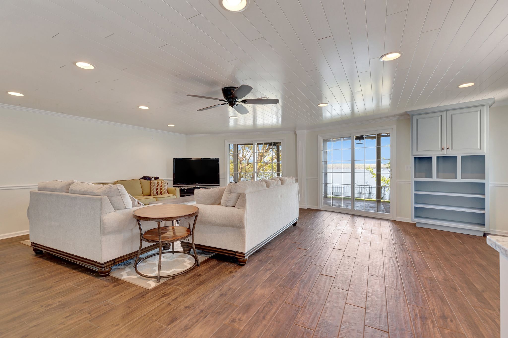 668 Bluff Drive Winchester, TN 37398 - Photo 44 of 55 a living room with furniture and a flat screen tv