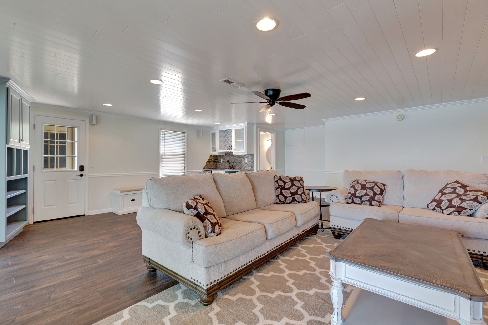 668 Bluff Drive Winchester, TN 37398 - Photo 48 of 55 a living room with furniture