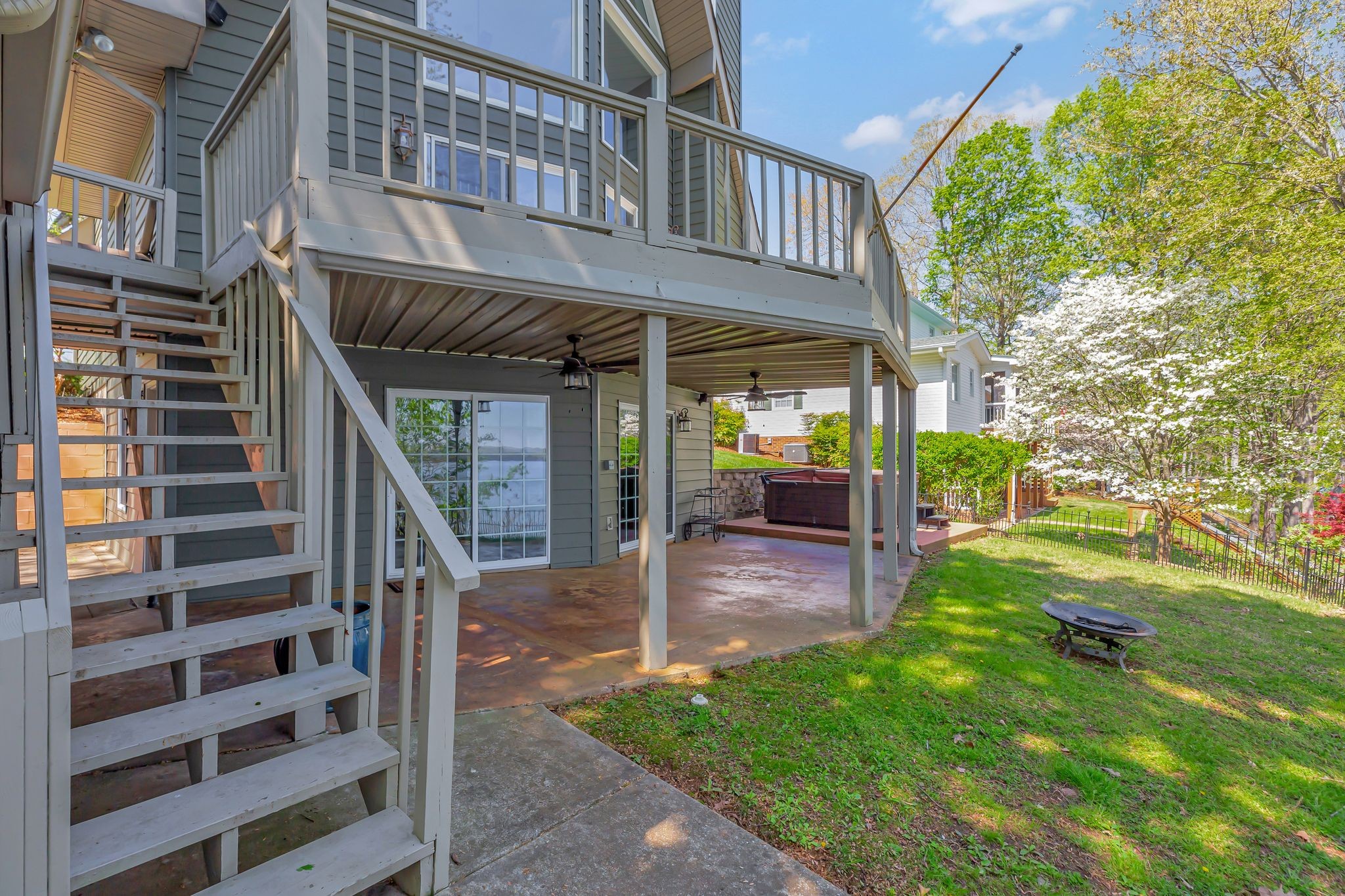 668 Bluff Drive Winchester, TN 37398 - Photo 53 of 55 a view of a house with backyard and porch