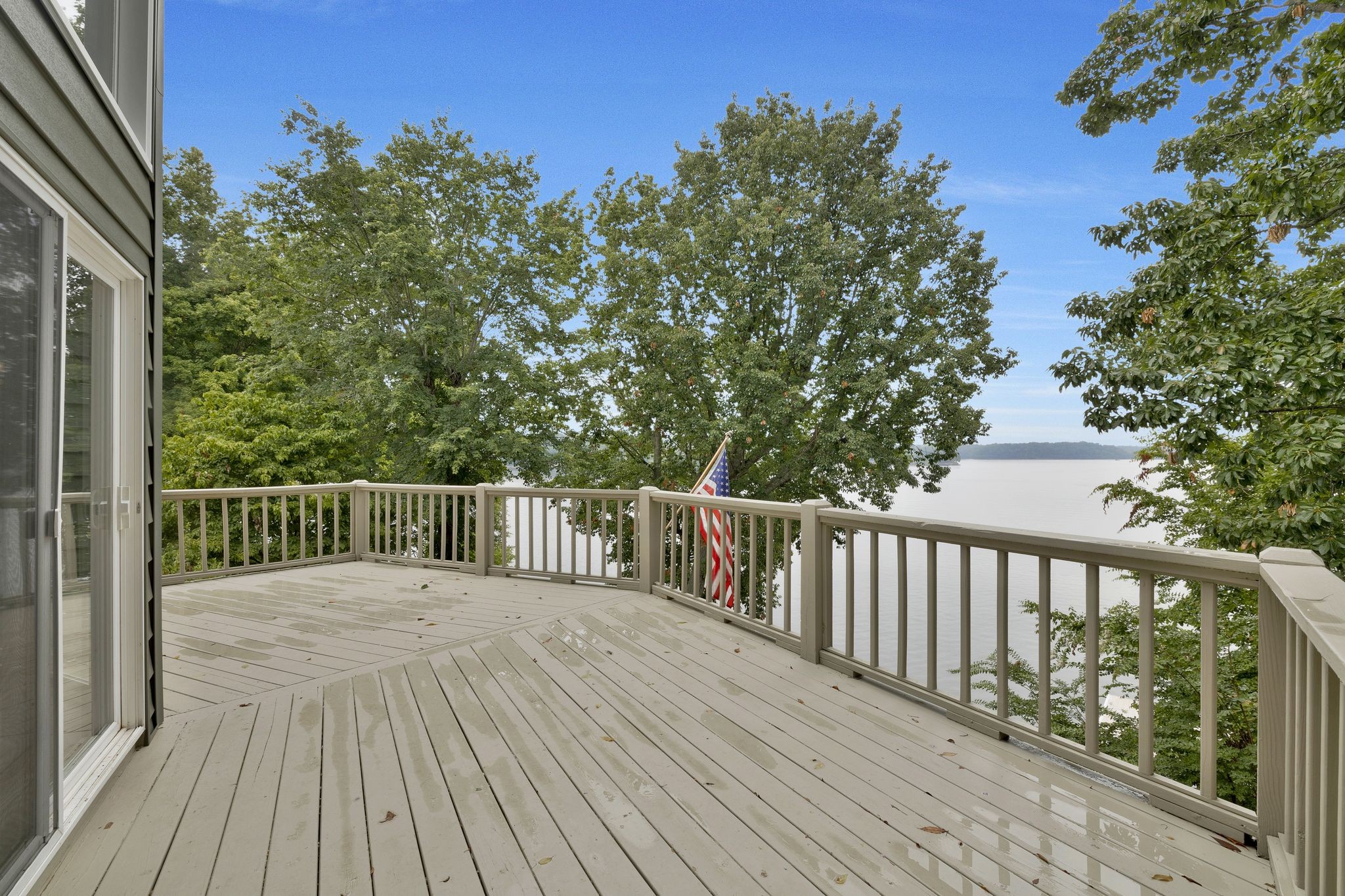 668 Bluff Drive Winchester, TN 37398 - Photo 7 of 55 a view of balcony with wooden floor and fence