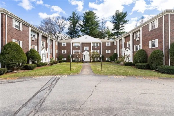 $1,850 | 1 Drummer Road, Unit A1, Acton, MA 01720