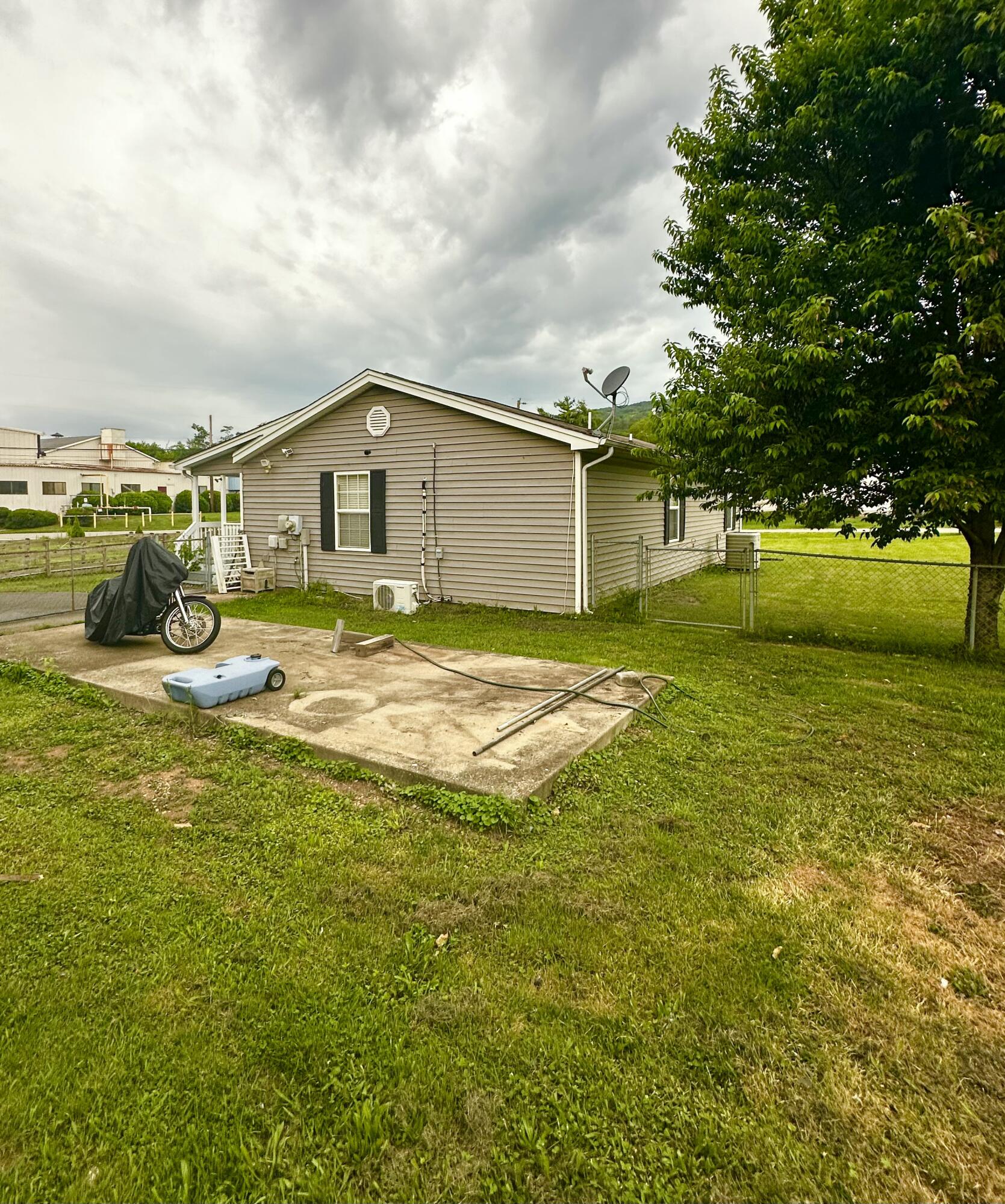 219 Igou Ferry Road Soddy Daisy, TN 37379 - Photo 15 of 55 IMG_8475