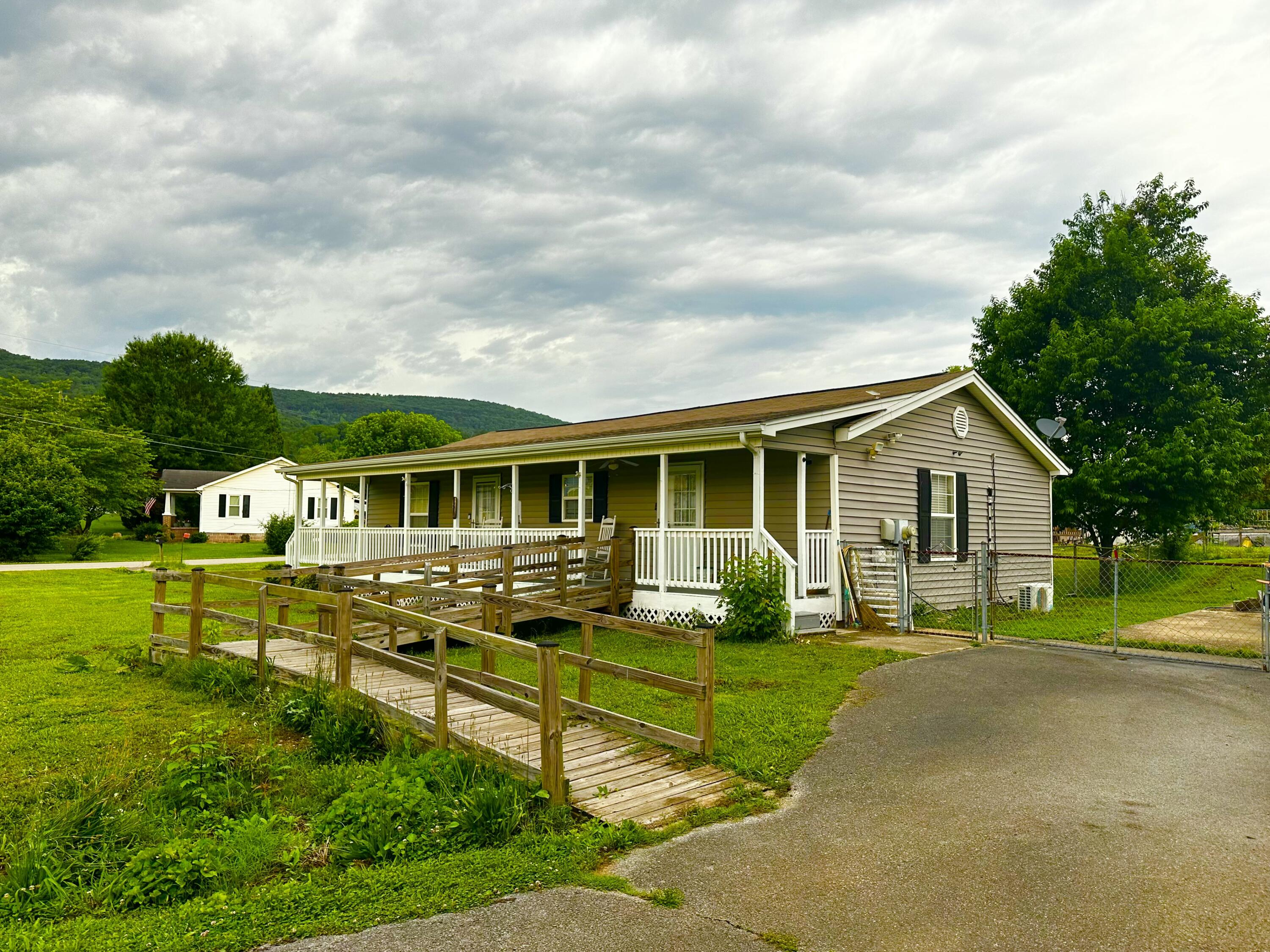 219 Igou Ferry Road Soddy Daisy, TN 37379 - Photo 8 of 55 IMG_8468