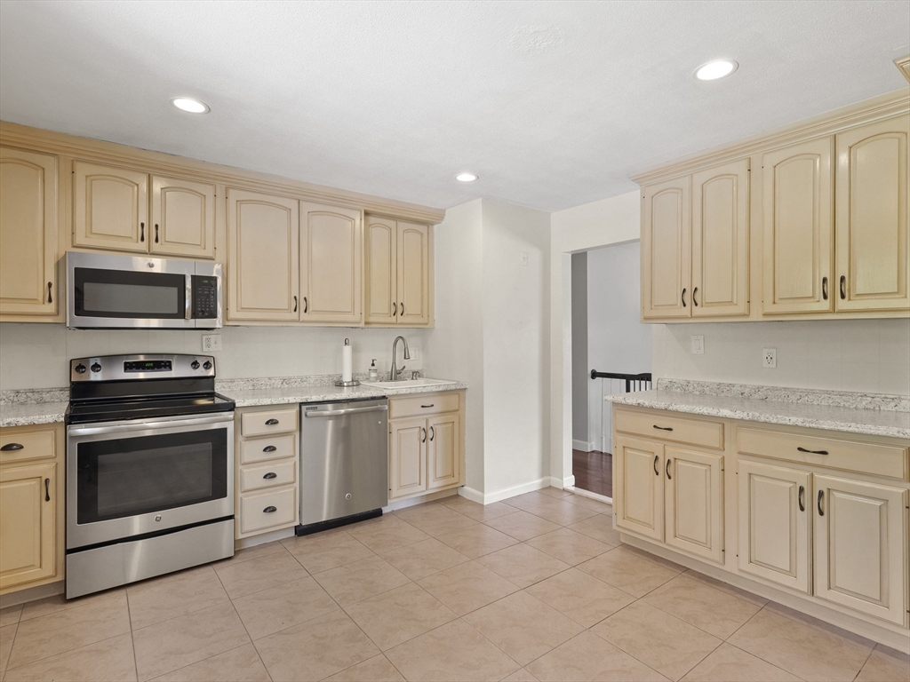 141 Parker Road Wakefield, MA 01880 - Photo 14 of 42 Gallery Image 14