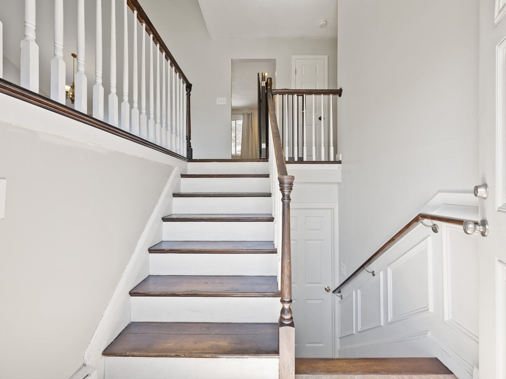 141 Parker Road Wakefield, MA 01880 - Photo 3 of 42 Gallery Image 3