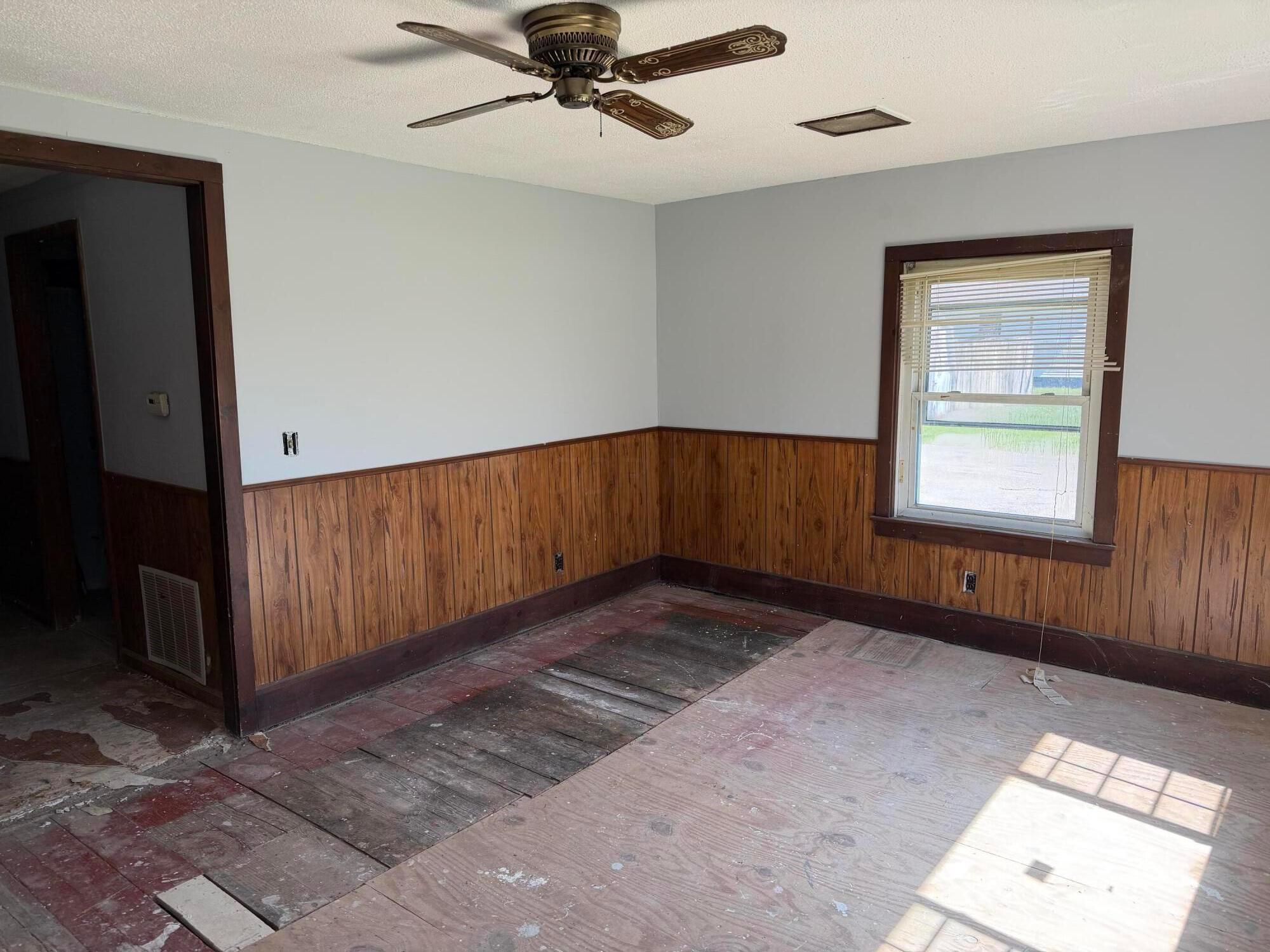 2808 Drake Road Columbus, OH 43219 - Photo 5 of 16 IMG_0410