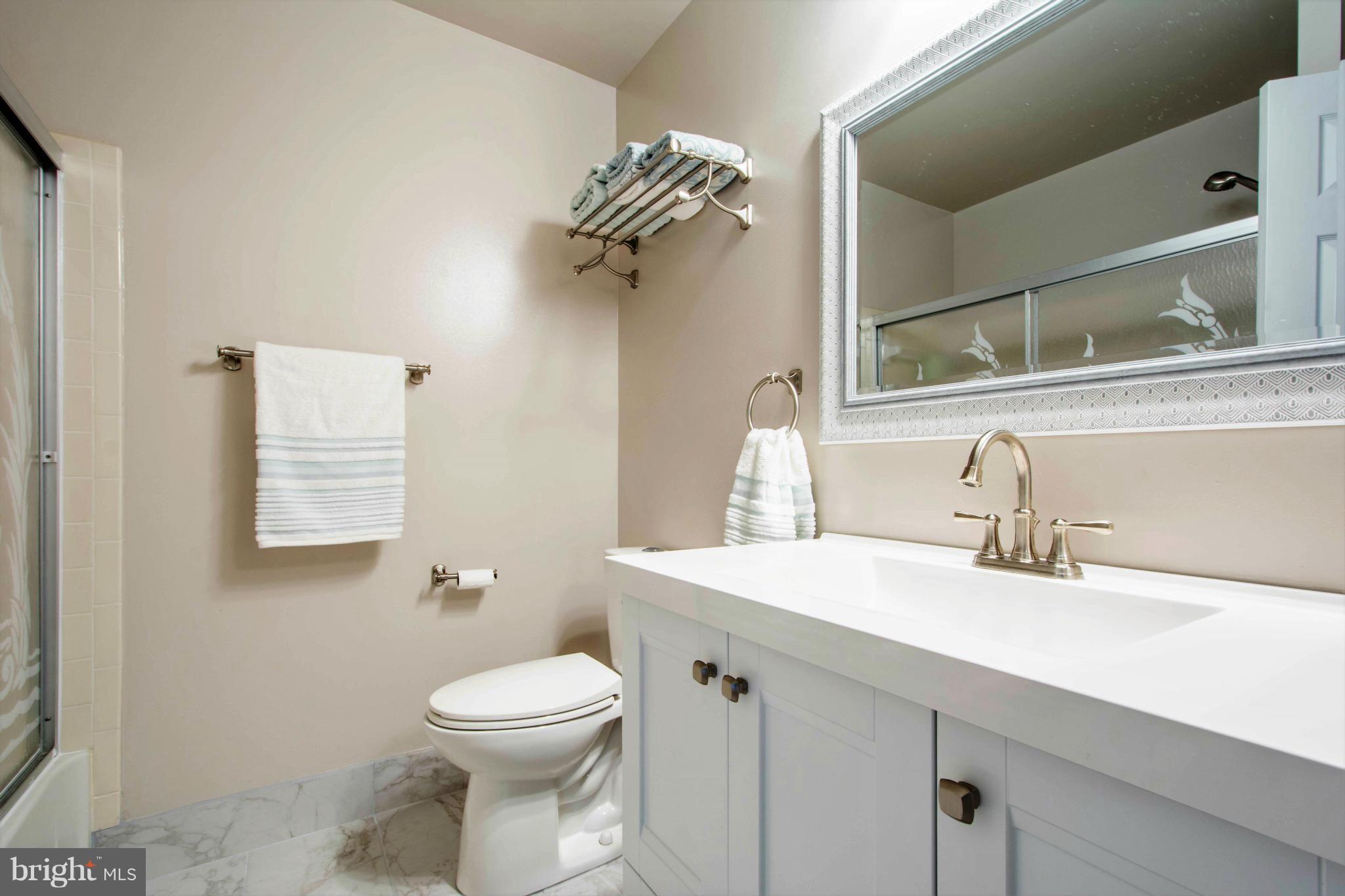 3938 Forest Valley Road Baltimore, MD 21234 - Photo 17 of 30 Bath