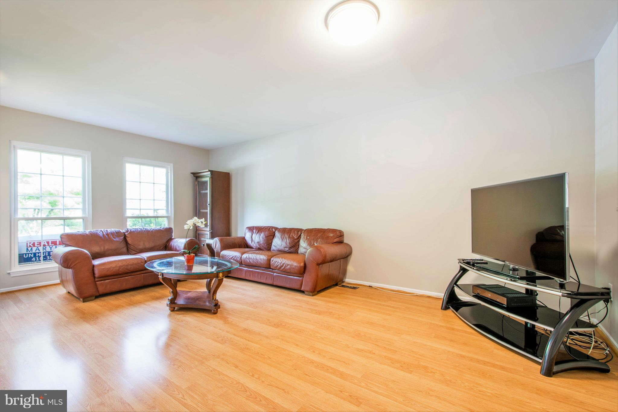 3938 Forest Valley Road Baltimore, MD 21234 - Photo 8 of 30 Living Room