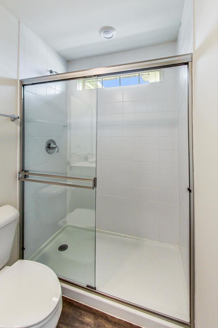 1663 Kraft Avenue Batavia, IL 60510 - Photo 21 of 47 a bathroom with a shower and a toilet