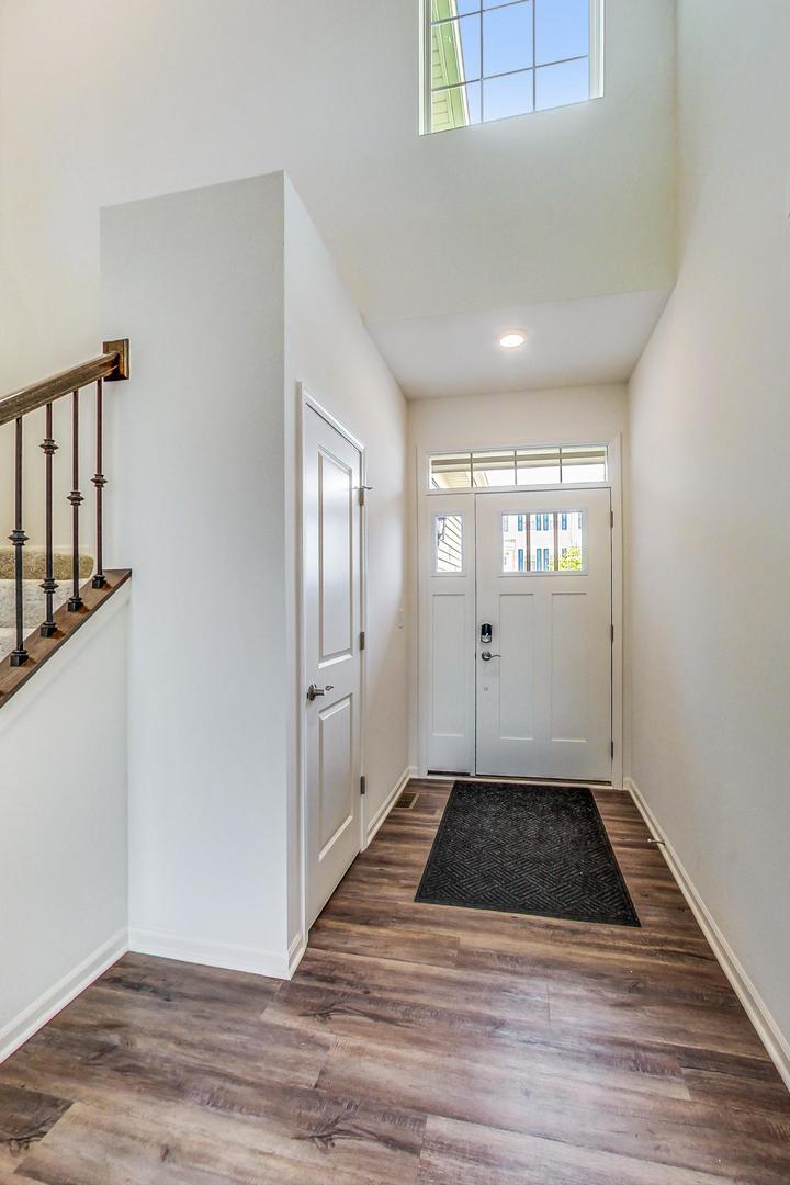 1663 Kraft Avenue Batavia, IL 60510 - Photo 5 of 47 a view of an empty room and window