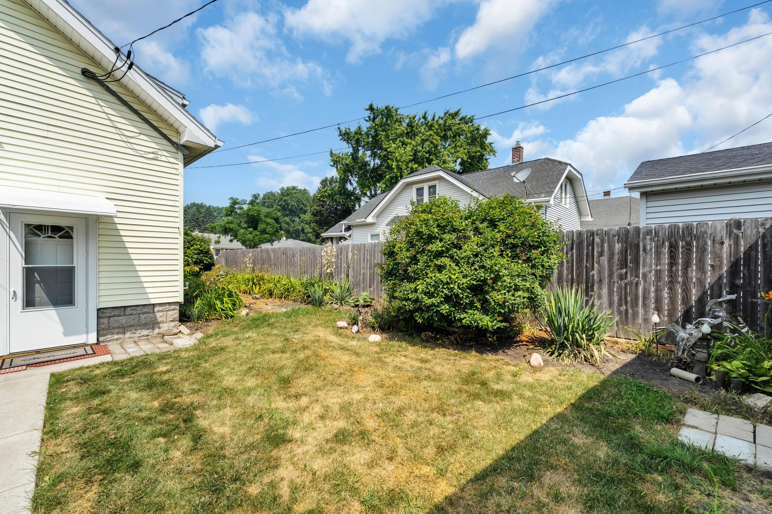 1755 Orchard Street Racine, WI 53405 - Photo 49 of 55 Photo (46)