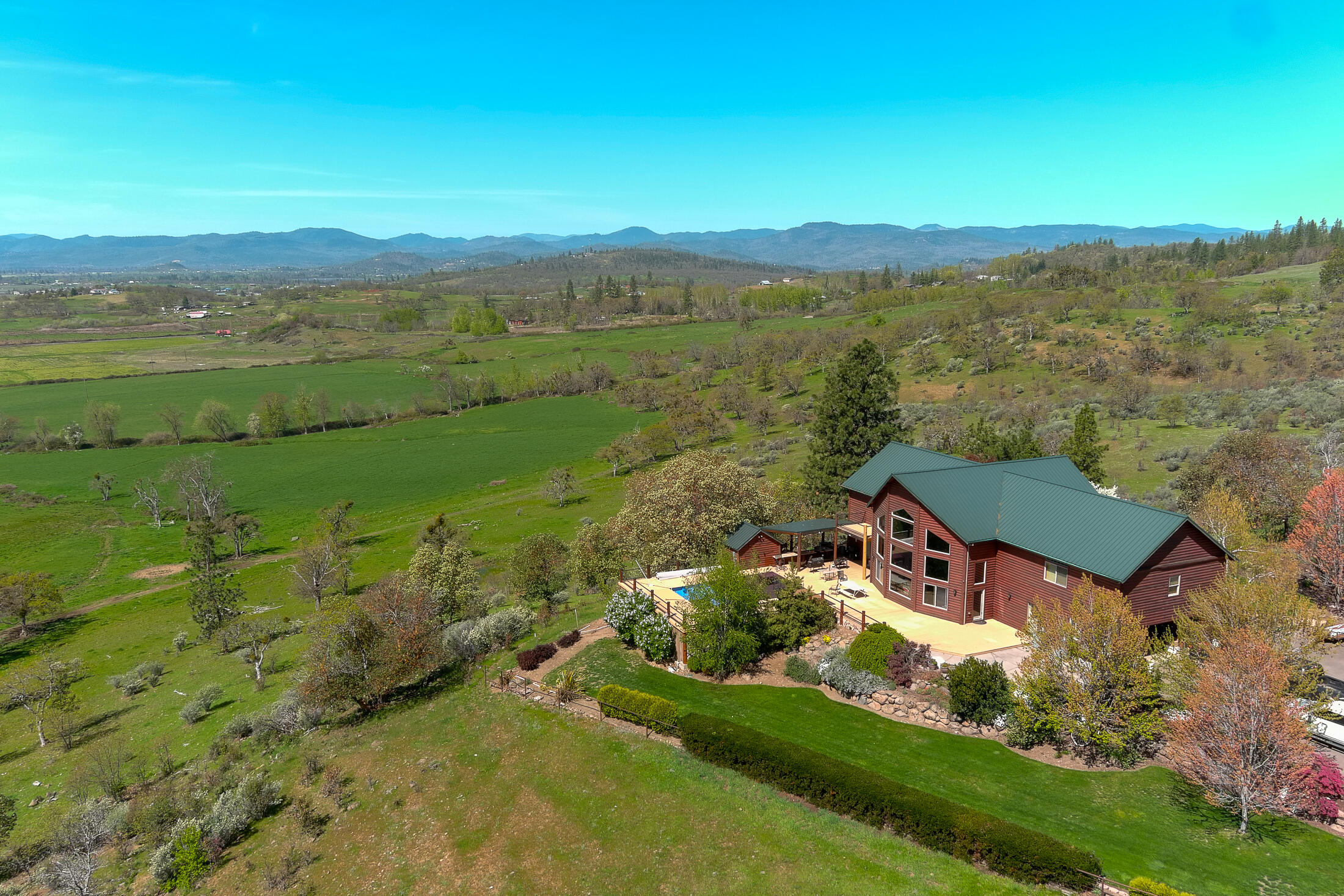 1881 Brophy Road Eagle Point, OR 97524 - Photo 1 of 130 031