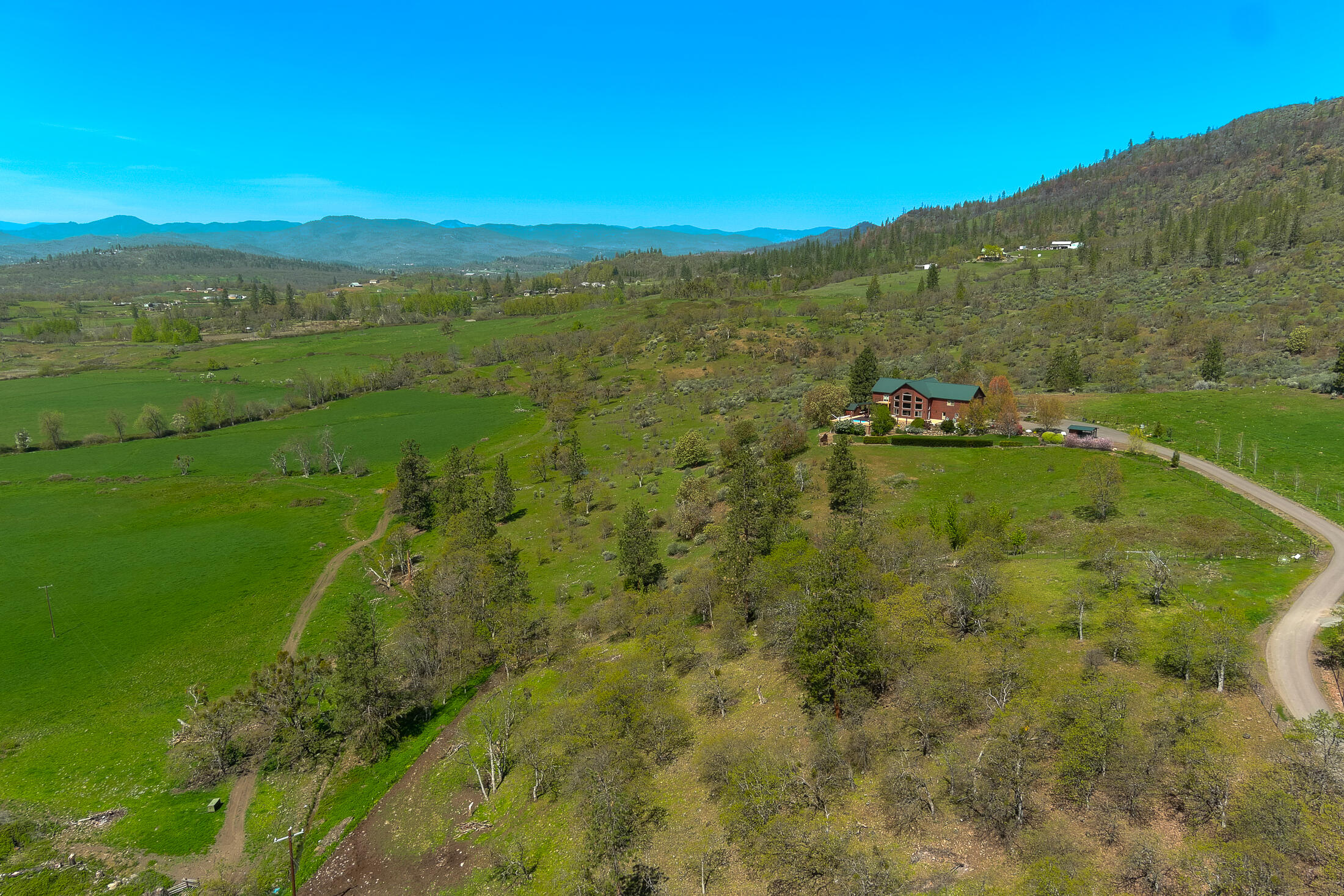 1881 Brophy Road Eagle Point, OR 97524 - Photo 2 of 130 130