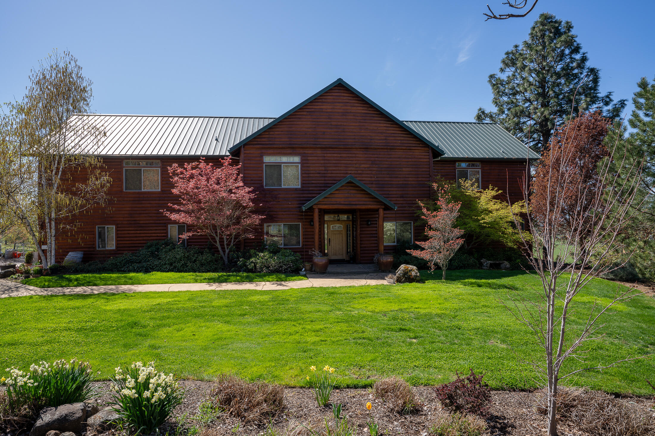 1881 Brophy Road Eagle Point, OR 97524 - Photo 38 of 130 036