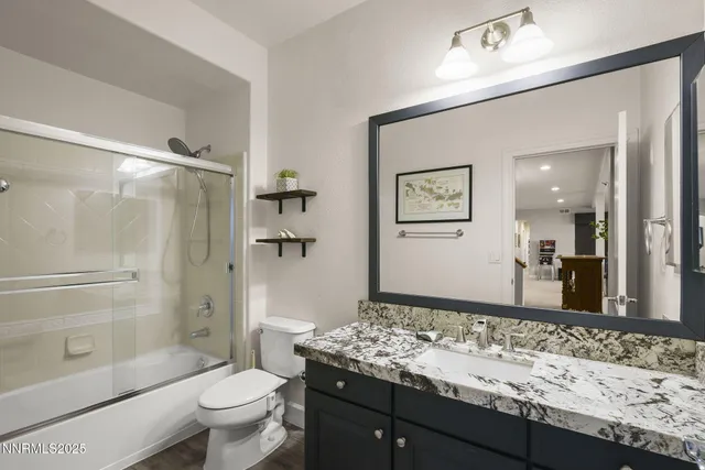 a view of kitchen with washer and dryer