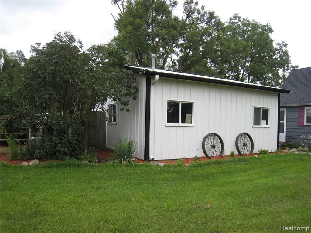 2563 East Burnside Road North Branch, MI 48461 - Photo 25 of 33 Garage west.jpg