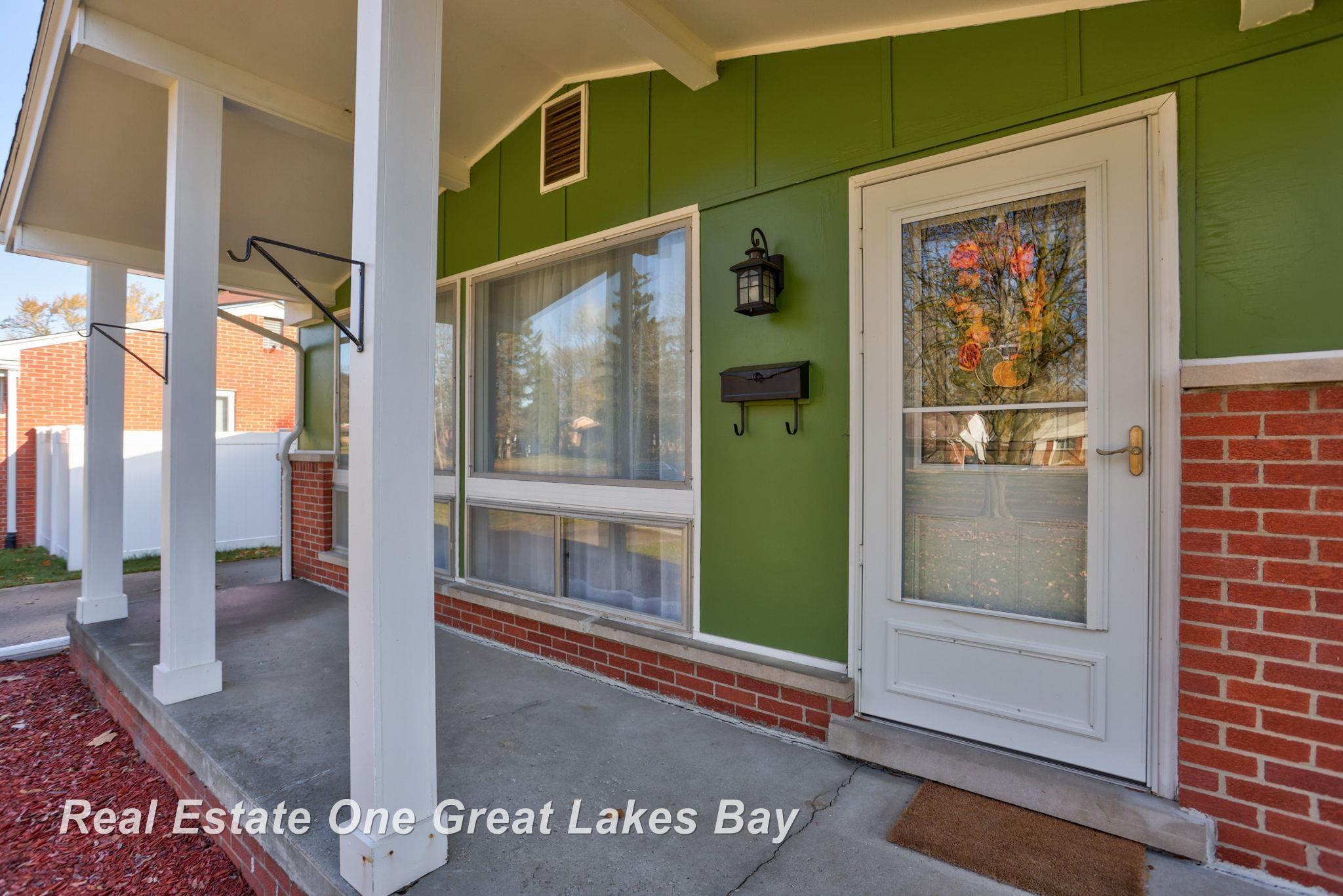 2336 Bock Road Saginaw, MI 48603 - Photo 4 of 33 50127878-3.JPG