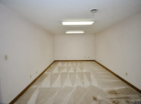 $399,900 | 1212 Road 260, Emporia, KS 66801