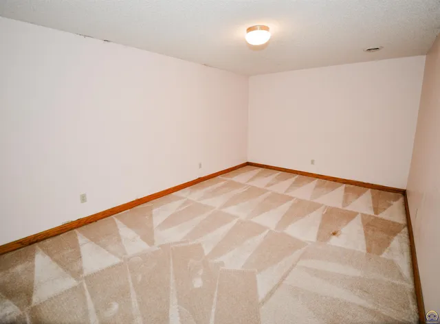 $424,900 | 1212 Road 260, Emporia, KS 66801