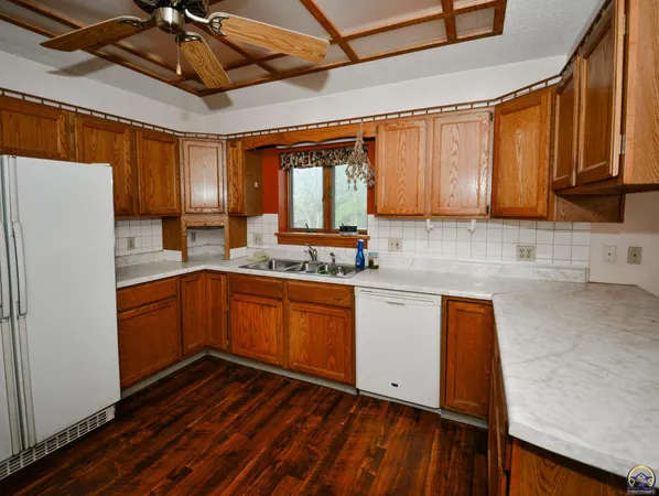 $399,900 | 1212 Road 260, Emporia, KS 66801