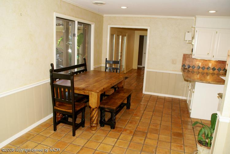 6910 Calumet Road Amarillo, TX 79106 - Photo 8 of 26 a dining room with furniture and a rug