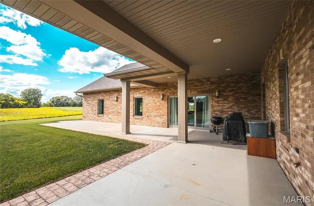 $949,500 | 272 Northeast 1350th Avenue, Greenfield, IL 62044